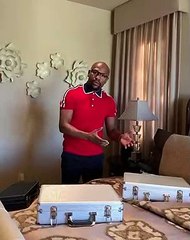 Floyd Mayweather montre sa collection de montre à plusieurs millions de Dollars