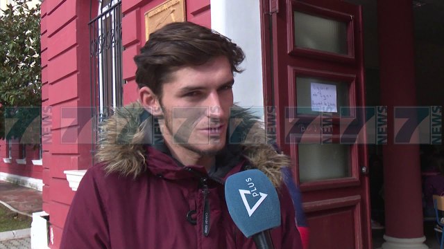 MOMENTI KUR STUDENTET PERPLASEN ME POLICINE - News, Lajme - Kanali 7