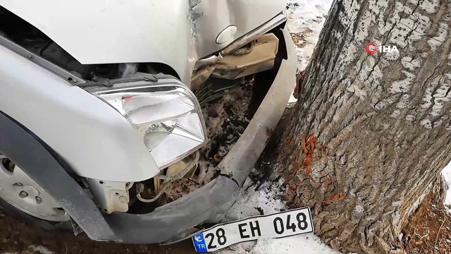 Gümüşhane-Tirebolu karayolunda aracın üzerine kaya düştü: 4 yaralı