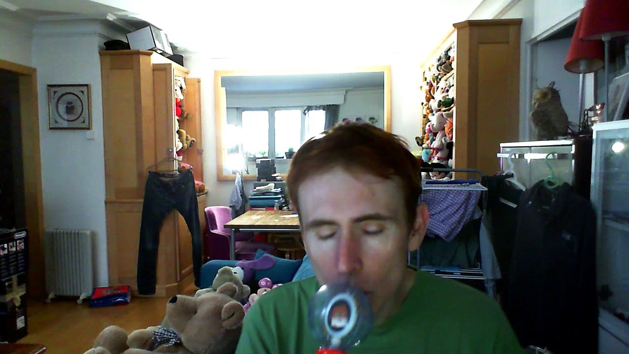 Wiwi égratigne "laïlakomo" de Sages Comme Des Sauvages