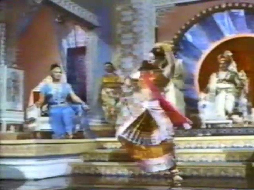 Actress Mumtaz Beautiful Classical Dance in Pakistani Movie Haider Ali 1978