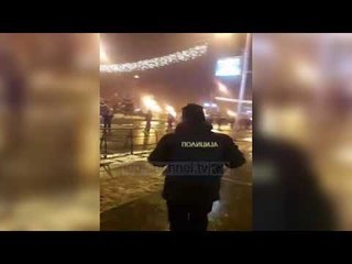 Maqedonia ndryshon emrin, ambienti jashtë Kuvendit (Pa Koment)