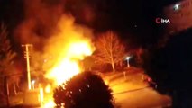 Kopan elektrik kablosu ağacı alev alev yaktı