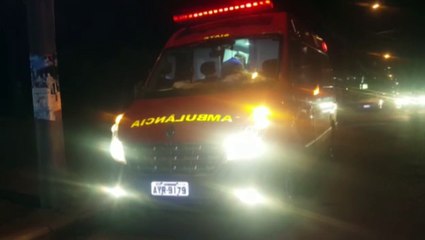 Rapaz fica ferido em colisão entre carro e moto