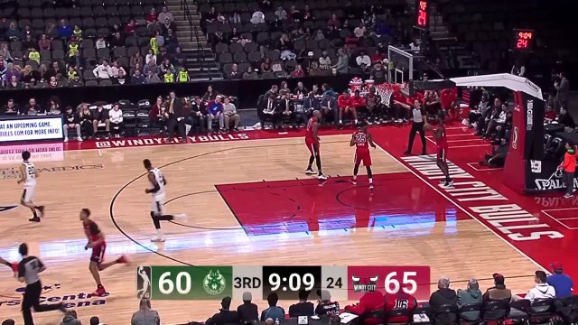 Shevon Thompson throws down the alley-oop!