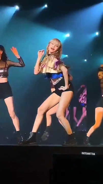 Tiết mục solo của Lisa trong concert của BLACKPINK tại Thái Lan