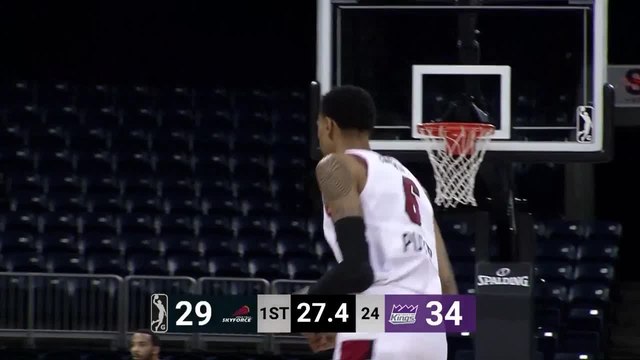 Raphiael Putney throws down the alley-oop!