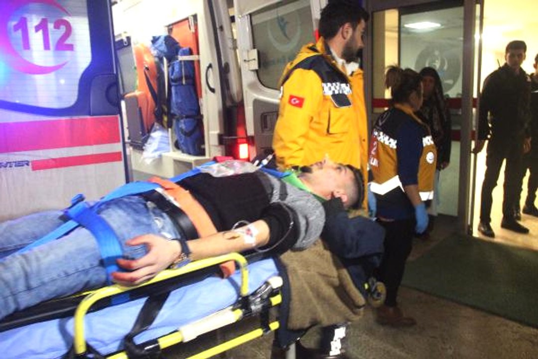 Aynı Mahallede Yarım Saat Arayla Aynı Minibüsten Ateş Açıldı, 2 Kişi Yaralandı