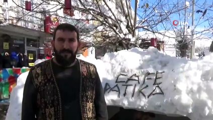 Kar çok yağınca 'Kardan kafe' yaptılar