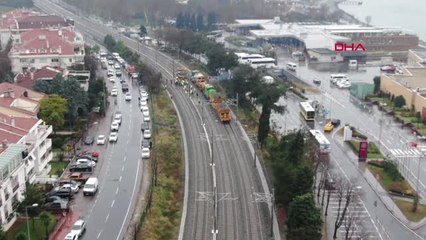 Florya'da Tren Hattındaki Kaza Yapan Araçlar Çekiliyor