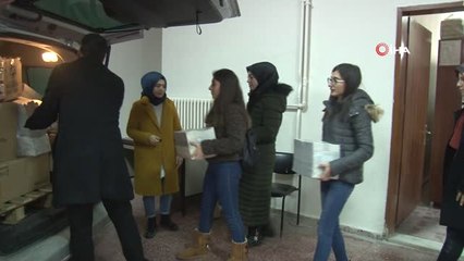 Üniversite Öğrencileri Topladıkları 3 Bin Kitabı Köy Okuluna Bağışladı