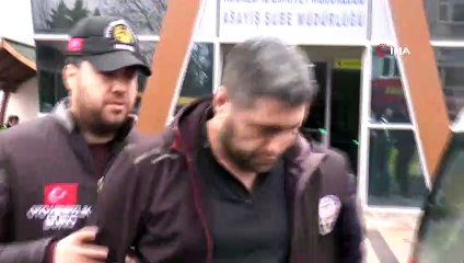 İstanbul’dan çaldıkları kamyonu Kocaeli’de satmaya çalışırken yakalandılar