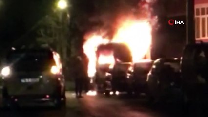 Park halindeki minibüs alevlere teslim oldu