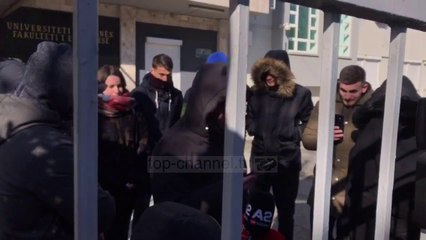 Studentët e Ekonomikut, me polifoni  Arsimi është i yni - Top Channel Albania - News - Lajme