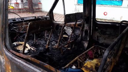 Park halindeki midibüs alev alev böyle yandı