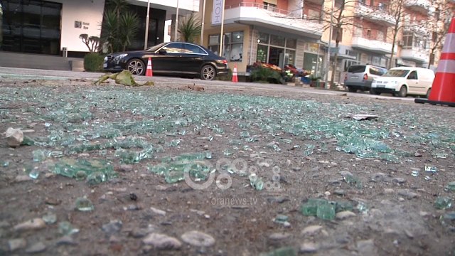 Ora News - Atentati në Vlorë, dy persona qëlluan mikun e Ferdinand Llanajt nga brenda makinës