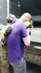 Cet homme a failli provoquer un carnage dans un stand de tir