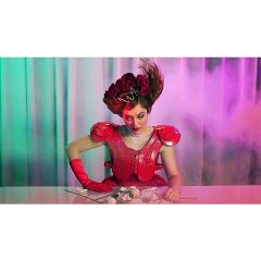 Ezgi Mola 'Alice' müzikalinde izleyicilerin karşına 'Kraliçe' olarak çıkacak