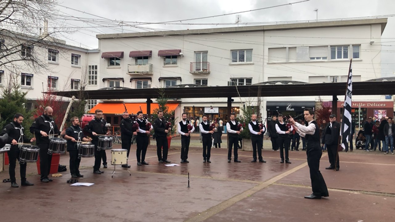 Le bagad de Lorient en ville