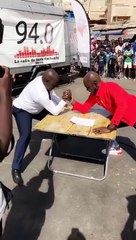 Bras de fer entre Abba No Stress et Kouthia en pleine rue