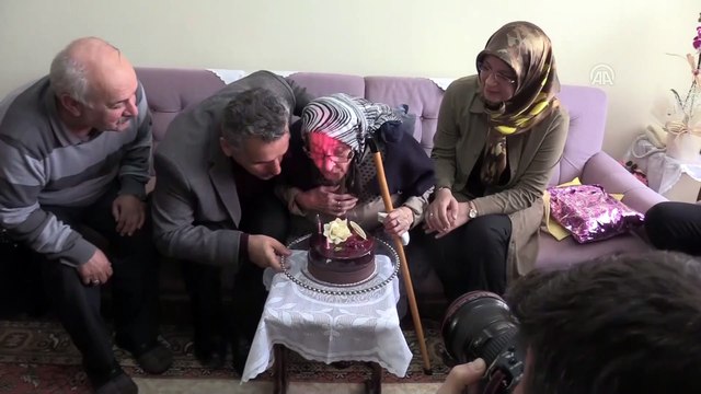 101 yaşındaki nineye doğum günü kutlaması - SAMSUN