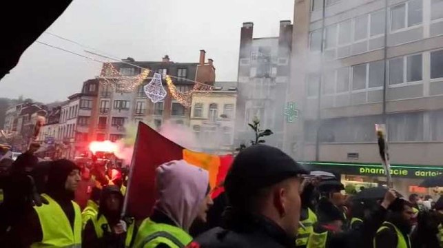 LIEGE - minute de silence Gilets jaunes guillemins