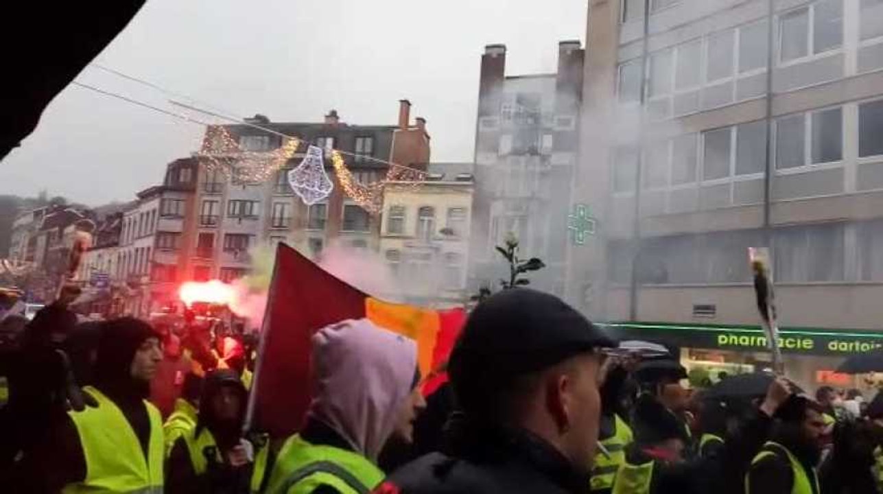 LIEGE - minute de silence Gilets jaunes guillemins