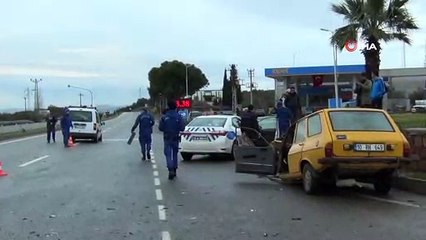 Ayvalık’ta iki kişinin yaralandığı kaza kamerada