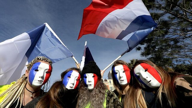 Желтые жилеты снова протестуют