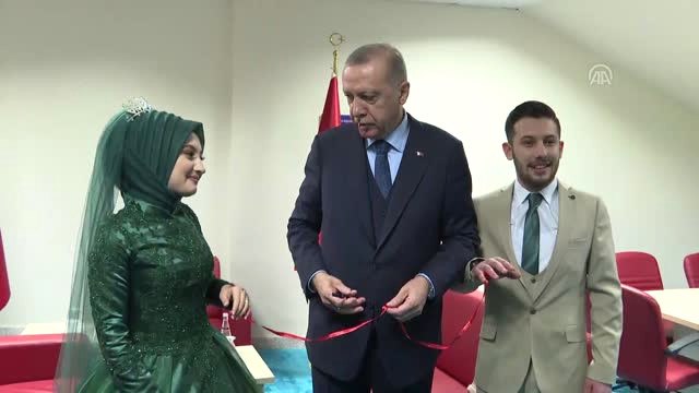 Cumhurbaşkanı Erdoğan, Yunus Emre ve Sümeyye Kurt'un Nişan Yüzüklerini Taktı