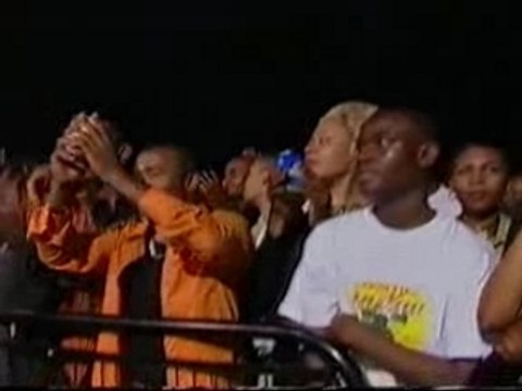 Papa wemba concert zenith dance filles 2