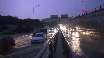 Aydın Kuşadası'nda Yağmur Etkili Oldu