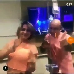 Em vídeo, Queiroz aparece dançando com a mulher e a filha no hospital