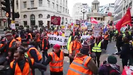 - Sarı Yelekliler, Londra’da Hükumeti İstifaya Çağırdı