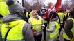 Annecy : des Gilets jaunes brûlent leurs cartes d'électeurs