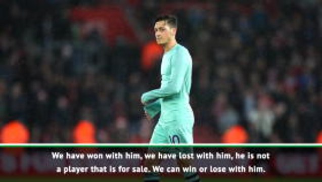 Emery wants to keep Ozil despite West Ham omission