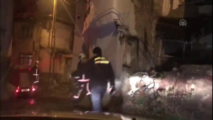 Yanan Gecekondudan Geriye Duvar Yazıları Kaldı