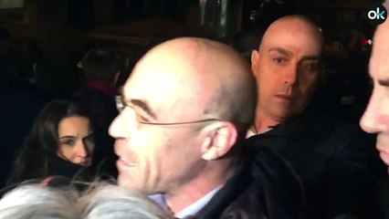 Lanzan objetos a una carpa de VOX en BCN