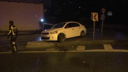 Bakırköy'de Polisten Kaçan Alkollü Sürücü Kaza Yapınca Yakalandı