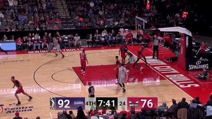 Chinanu Onuaku rattles the rim on the finish!