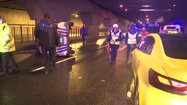 Taksi Kovalayan Polis Aracı Devrildi: 2 Polis Yaralı