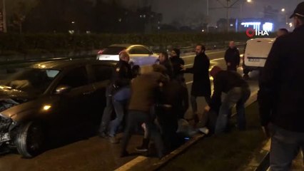 Makas Atarken Kaza Yaptı, Kaza Sonrası Yumruklar Havada Uçuştu