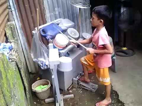 Amazing video of musician talented boy showing his talent