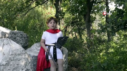 Troya için çocuklar oyuncu, anneleri ayakkabı ustası oldu