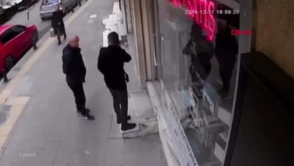 İstanbul- Kağıthane'de Telefon Hırsızı Kameraya Yakalandı