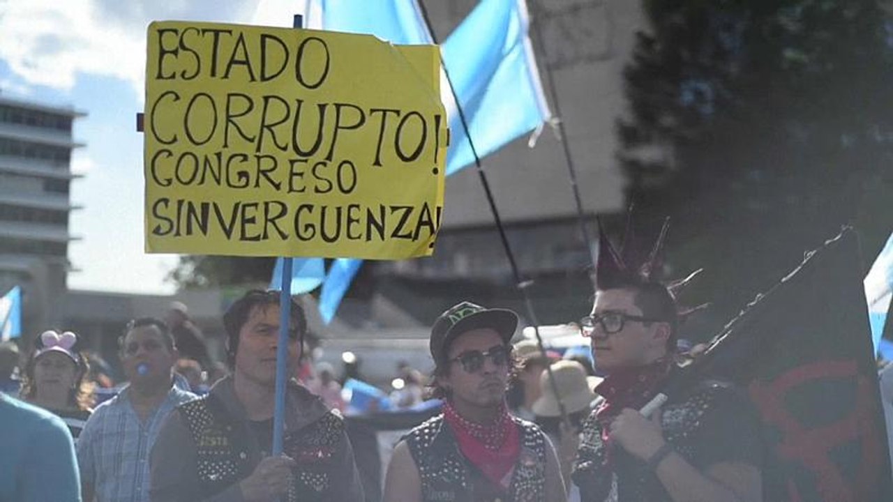 'Dieb und Verräter': Demonstration gegen Präsident Morales