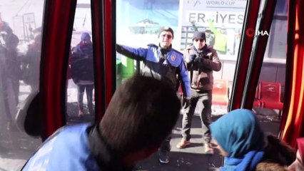 Kayseri Emniyeti karne hediyesi olarak öğrencileri Erciyes’e götürdü