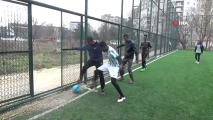 Afrika'dan Bursa'ya Okumaya Gelen Gençlerin Halı Saha Maçı İlgiyle İzlendi