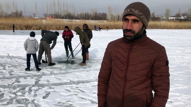 Donan gölde tehlikeli balık avı - VAN