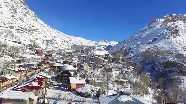 Beytüşşebap buz tuttu... Buz tutan Beytüşşebap kırsalı havadan görüntülendi
